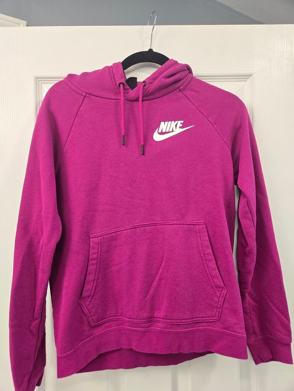 Nike Sportswear Essential Fleece Pullover Hoodie Magenta Pink White Logo - Small